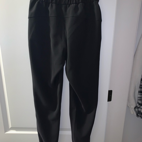 Lulu lemon mid-rise Jogger • Size 2 - Picture 3 of 3